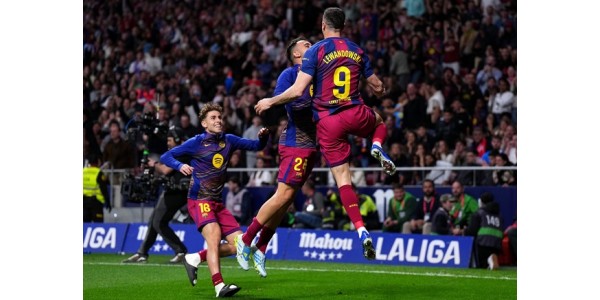 Robert Lewandowski e Marcus Rashford ajudaram o FC Barcelona a garantir a vitória Robert Lewandowski e Marcus Rashford ajudaram o FC Barcelona a garantir a vitória